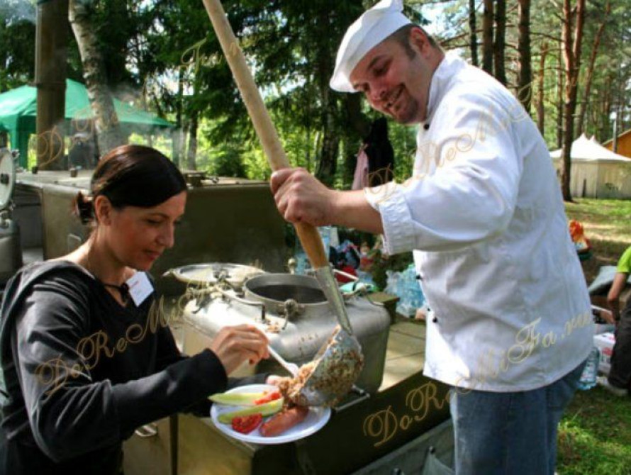 В Запорожье в День Победы продают куличи 