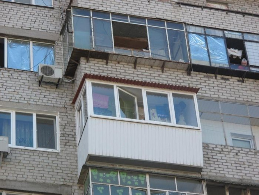 В Запорожье мужчина выбросился из окна 7-го этажа