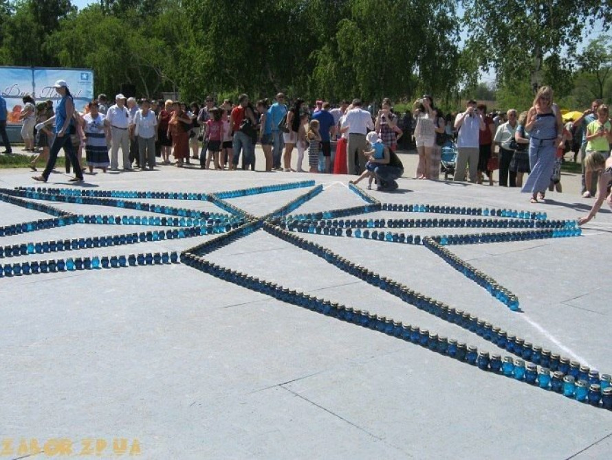 В Запорожье зажгли "Звезду памяти"