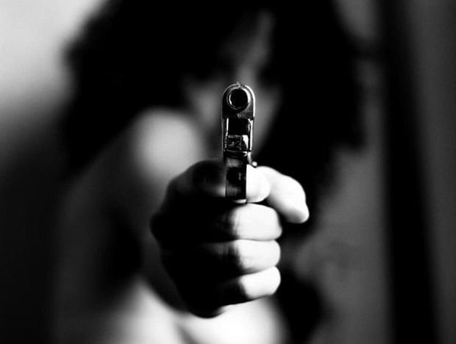 Девушка гуляла по Запорожью с оружием 