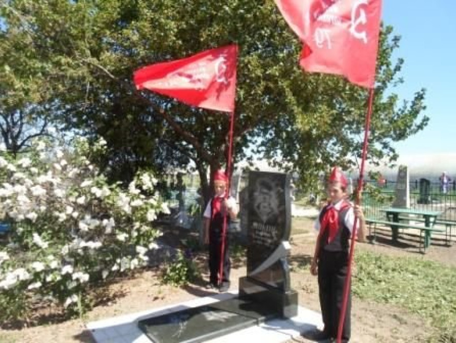 В Запорожской области коммунисты установили памятник 