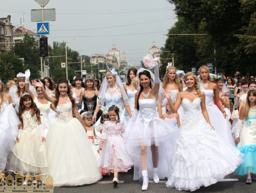 В Запорожье парад невест уменьшится в размерах и значимости