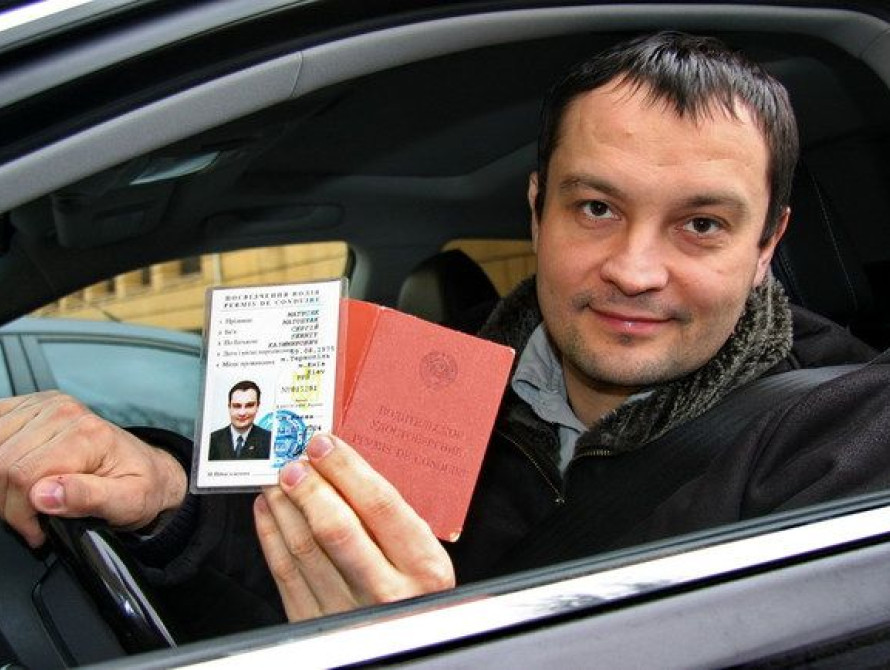 В Мелитополе поймали продавца правами 