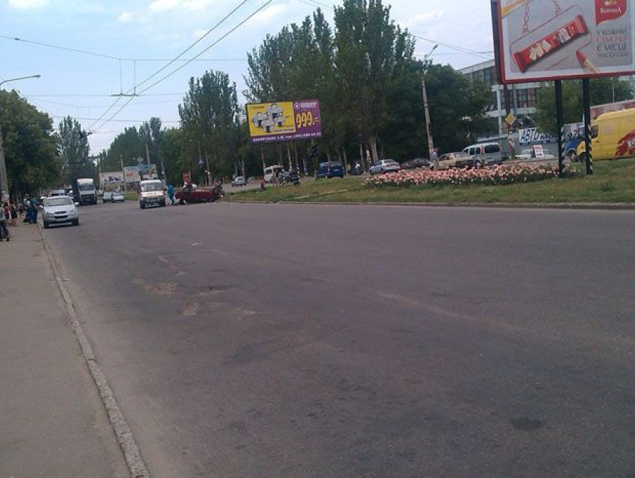 В Запорожье перевернулась Таврия – водитель в больнице