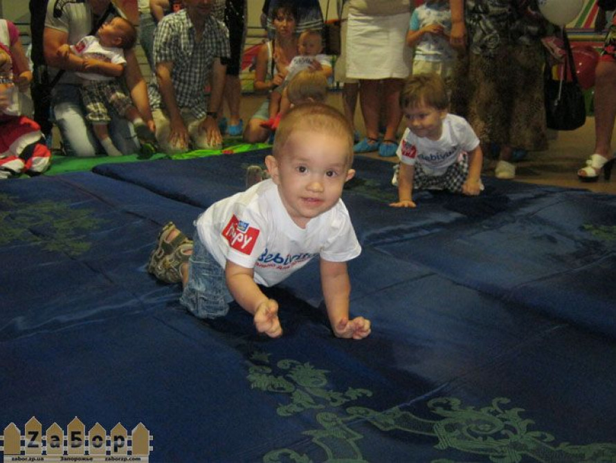 В Запорожье конкурс ползунков собрал 40 маленьких детей