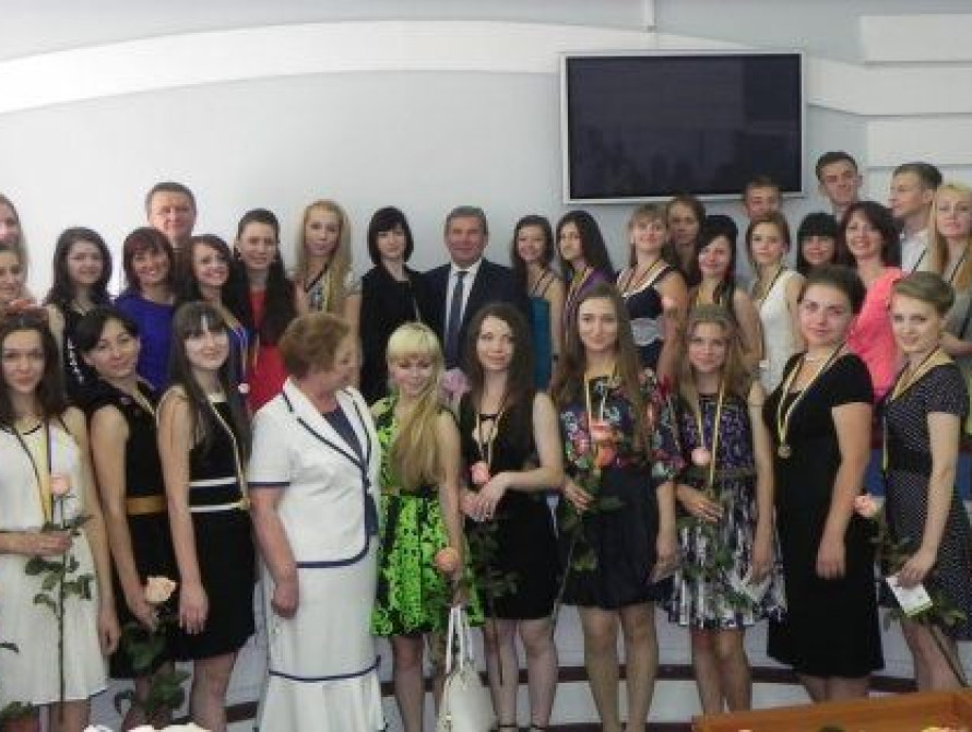 В Бердянске наградили 43 медалиста  