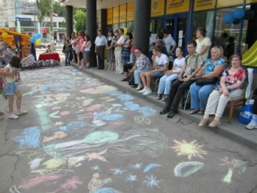 В Запорожье Укрпочта организовала праздник детства  