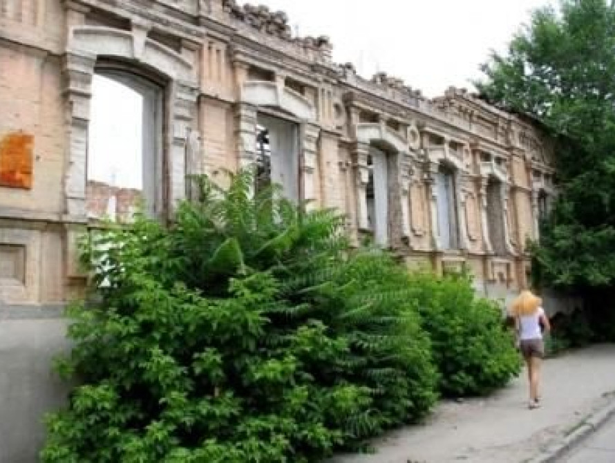 В Мелитополе "пустят с молотка" дореволюционную стену 