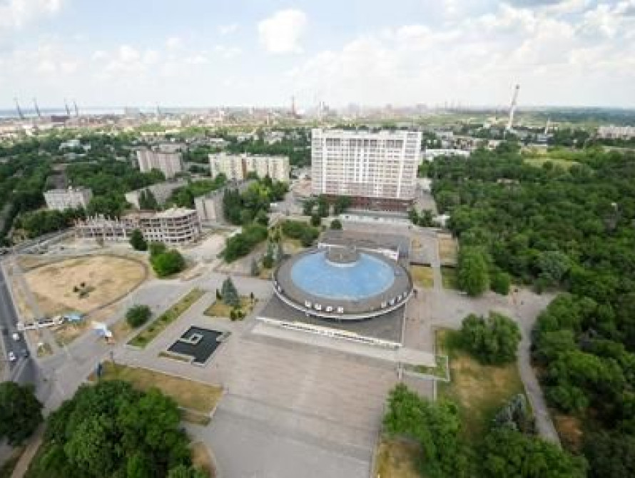 В Запорожье продают парк напротив ТЦ "Украина"