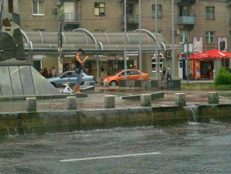 В Запорожье на пр. Металлургов настоящая Венеция