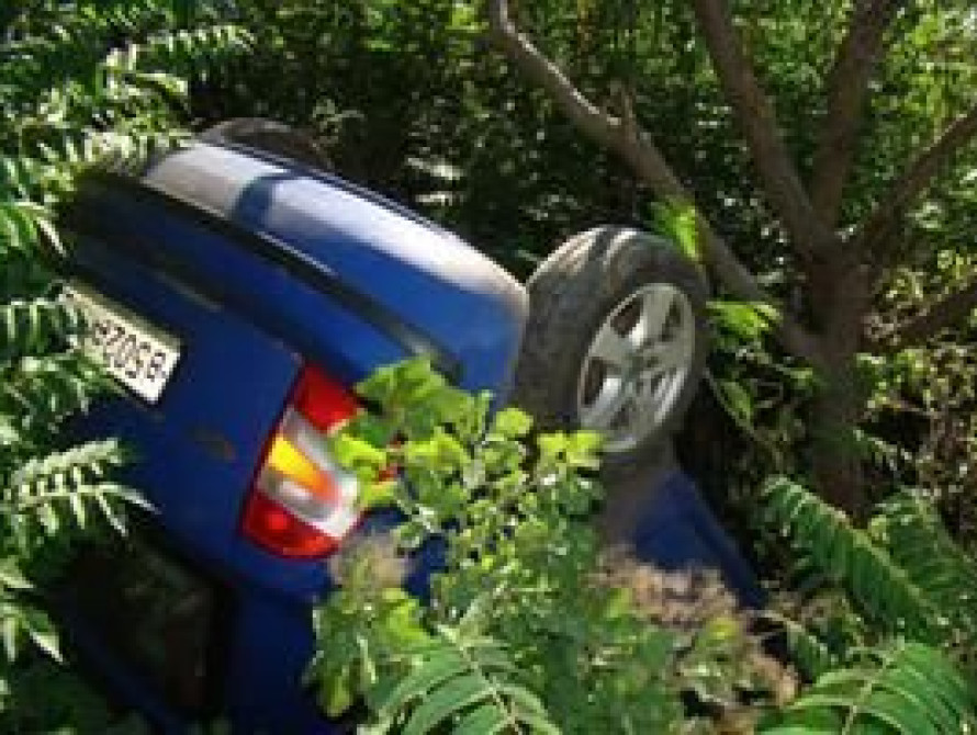 В Бердянске машина слетела с обрыва 