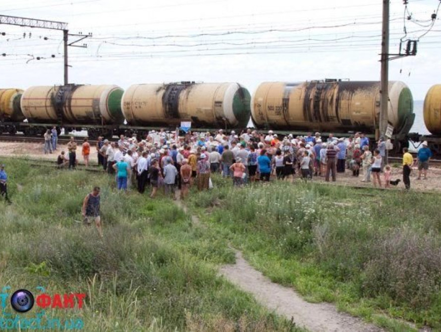 В Запорожской области жители устроили пикет на железной дороге 