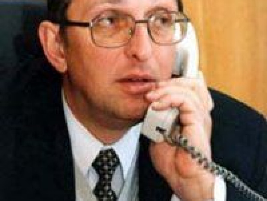 В Запорожье Пеклушенко вручил ректору "машинки" партбилет 