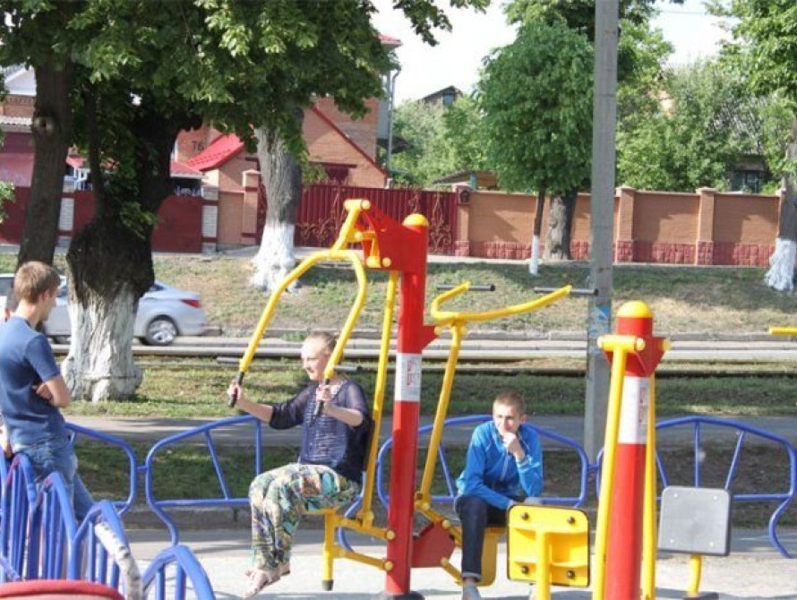 Запорожские спасатели вызволили ребенка из… тренажера 