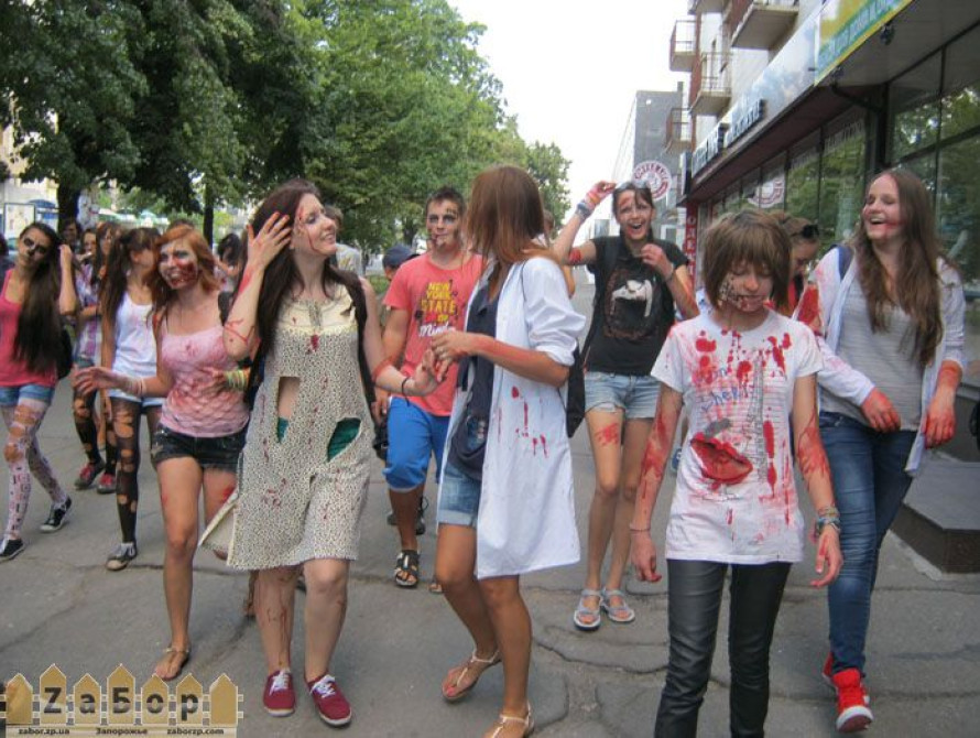 В Запорожье по пр. Ленина прошлись зомби