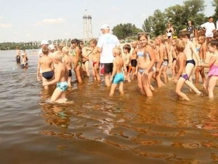 В Запорожье открыли Клуб детского плаванья с Денисом Силатьевым