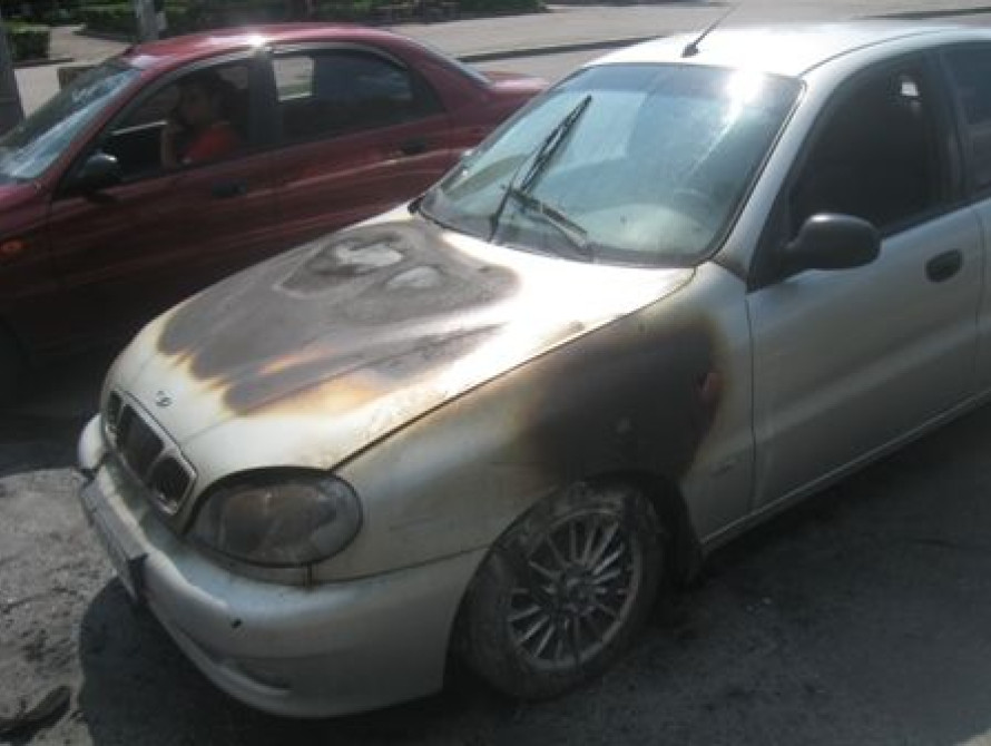 В Запорожье напротив облгосадминистрации горел автомобиль