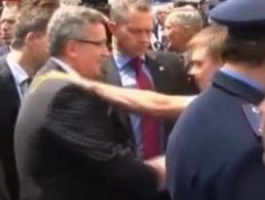 Запорожец, разбивший яйцо о Президента Польши, получил год, условно