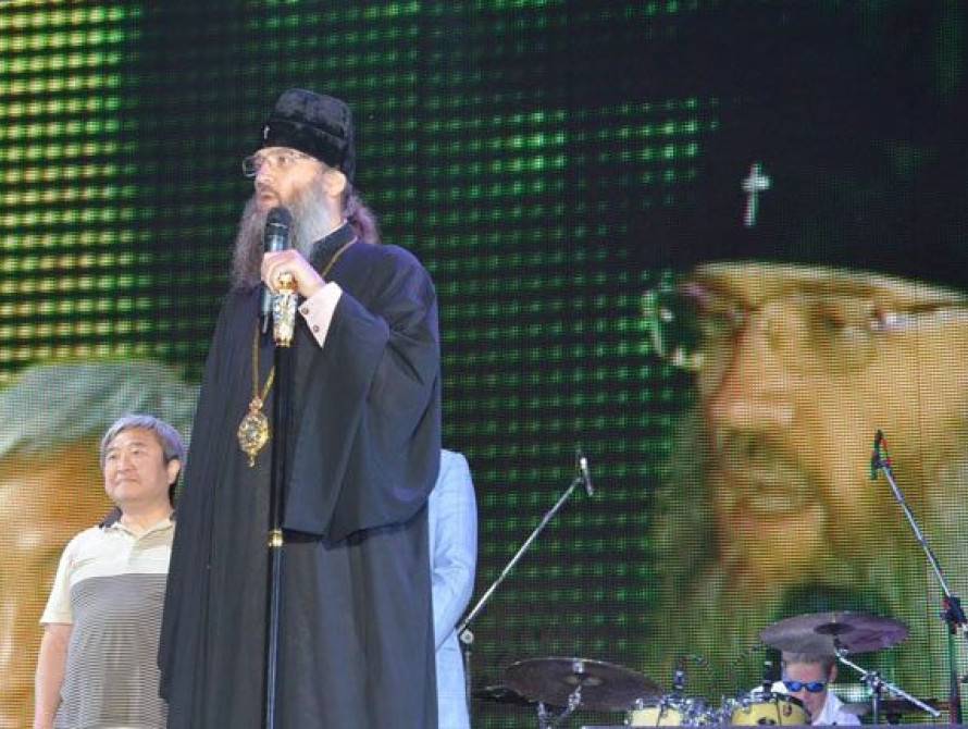 В Запорожье певец Потап получил благословение от Луки