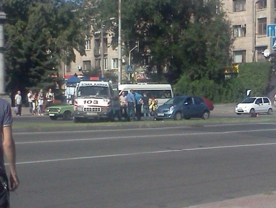 В Запорожье на Глинке легковушка сбила девушку