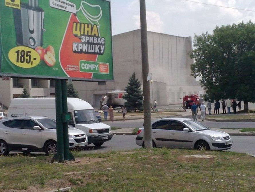 В Запорожье на Бабурке горела фура с товаром