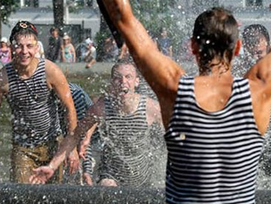 Выходные в Запорожье: крупная победа "Металлурга", поющие священники и пьяные моряки