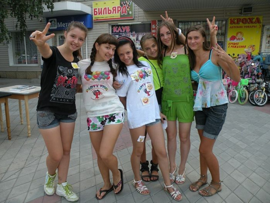 Жители Токмака дружно улыбнулись