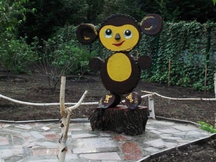 В Запорожье на территории ЗНУ установили… Чебурашку