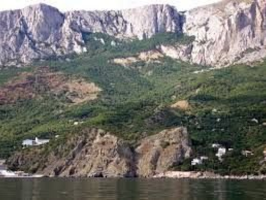 Житель Запорожья сорвался со скалы и разбился насмерть