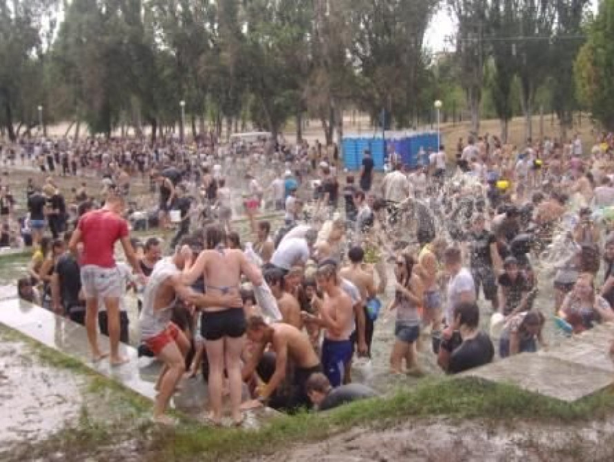 В Запорожье прошла массовая "Водная битва-3" 