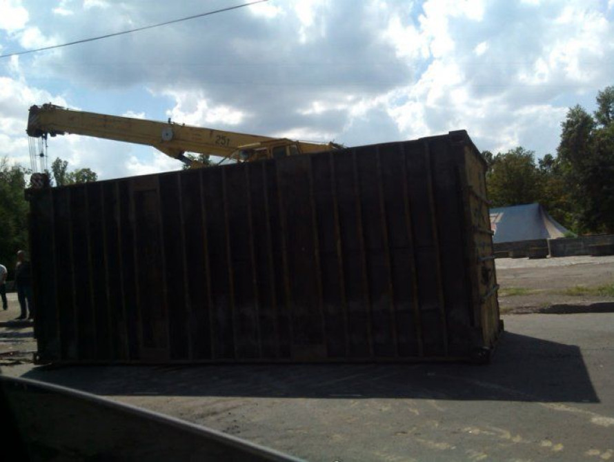 19 августа в Запорожье: контейнер посреди Набережной, День Рождения Кензова и ЧП на ЖД