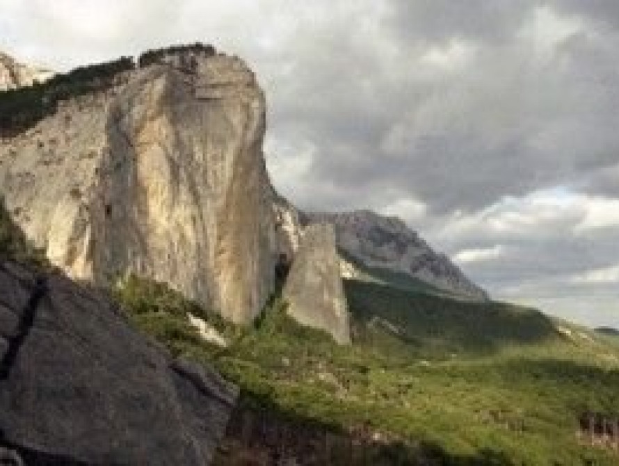 В Крыму со скал упала 16-летняя жительница Мелитополя 