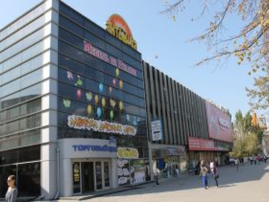 В Запорожье реконструируют ТЦ "Intrade"