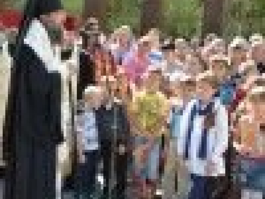 В Запорожье благословили учеников на начало учебного года