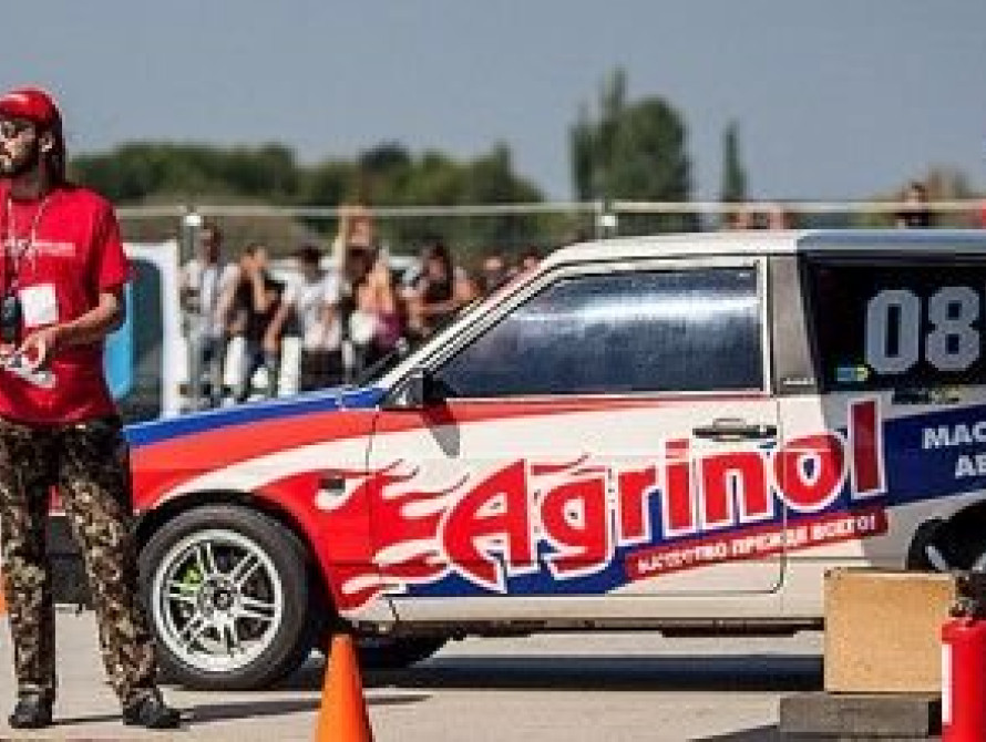 В Запорожье мэра наградили за развитие автоспорта