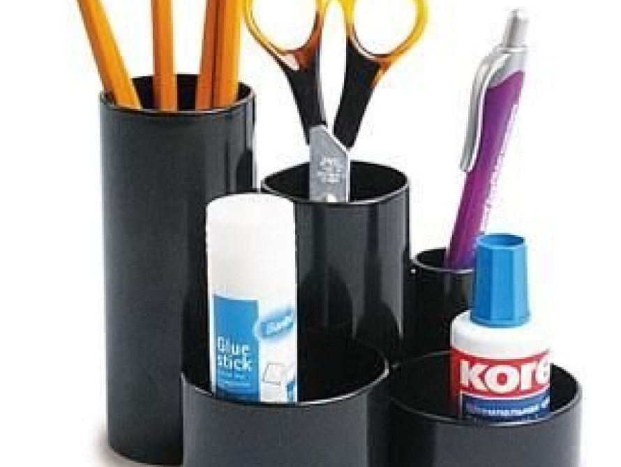 Жители Мелитополя собрали канцтовары для детей из малообеспеченных семей