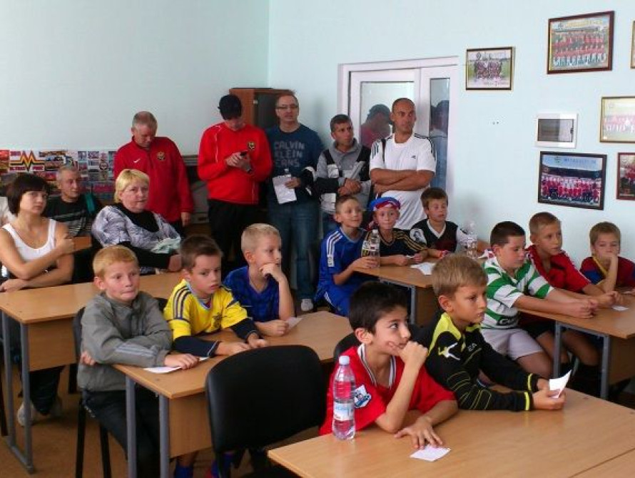 В Запорожье воспитанники "Металлурга" встретились с основной командой