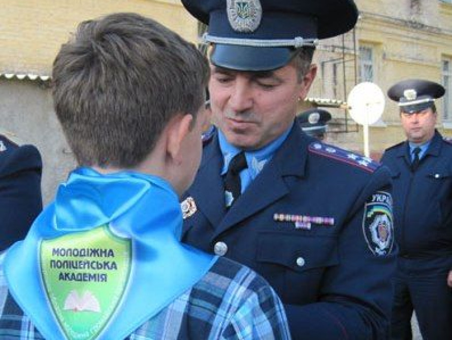 В Запорожье полицейская академия пополнилась почти 150 новыми школьниками