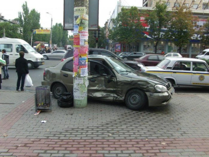 ДТП с маршруткой в Запорожье: пострадавшую увезла скорая