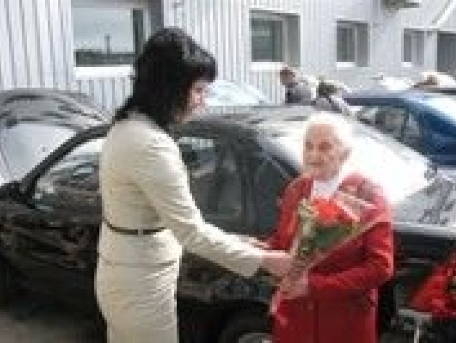 В Запорожской области инвалидам войны подарили автомобили Geely