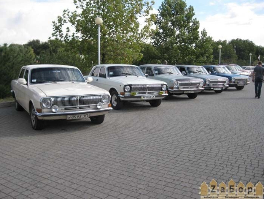 В Запорожье на слет автомобилей "Волга" приехал "Сталин"