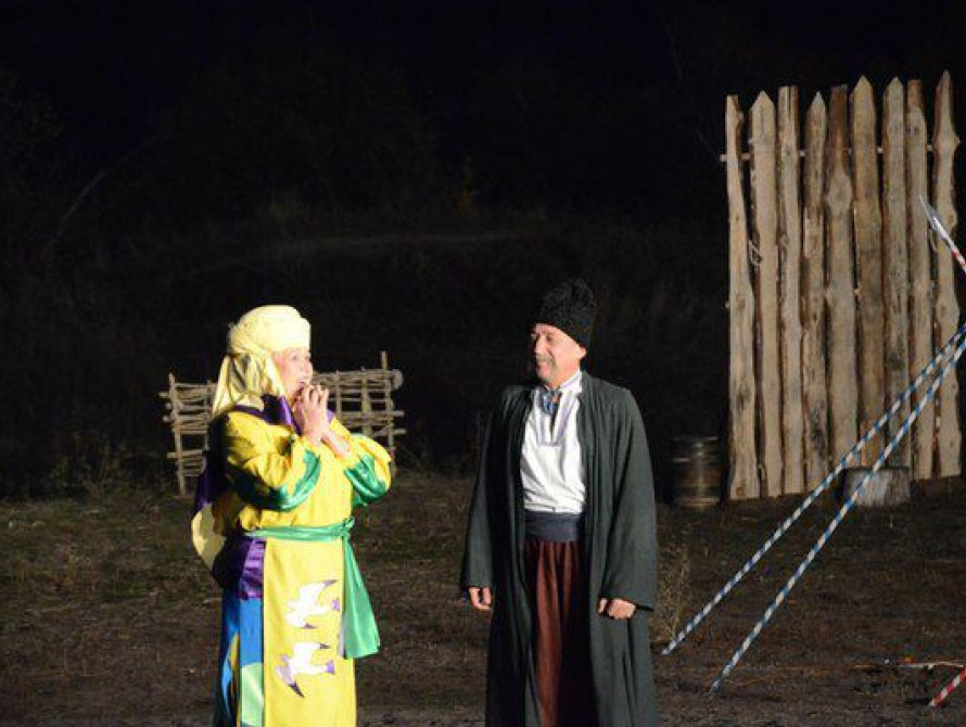 В Запорожье под открытым небом прошел спектакль "Тарас Бульба"