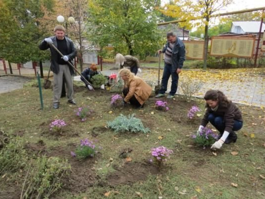 Студенты Мелитополя озеленяют город