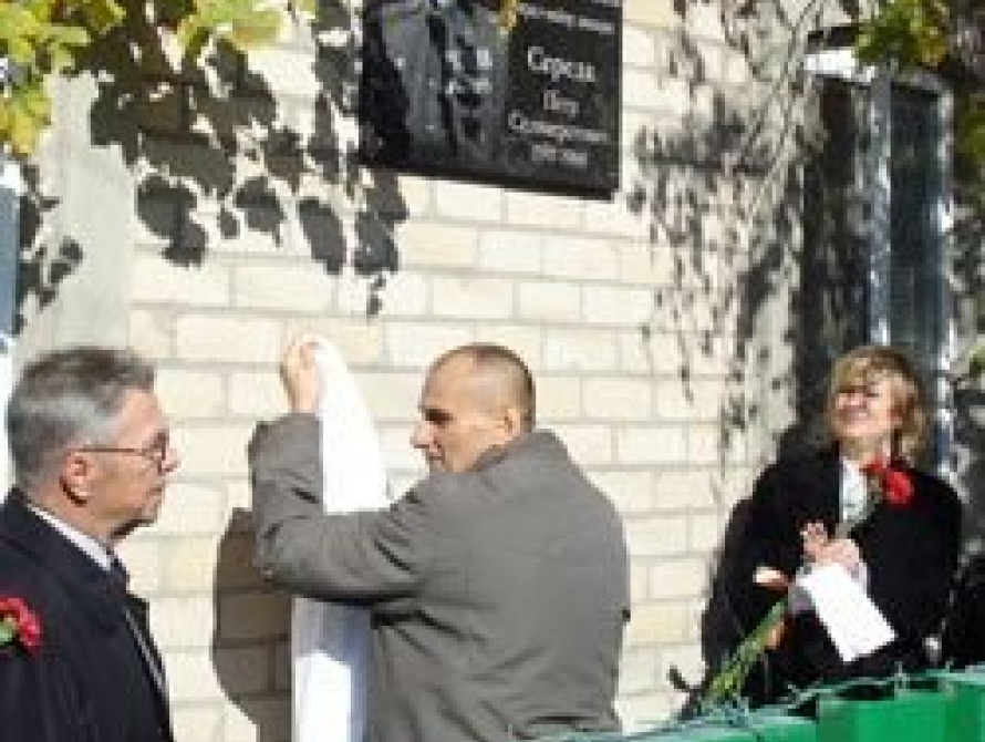 В Мелитополе установили две мемориальные доски Героям СССР