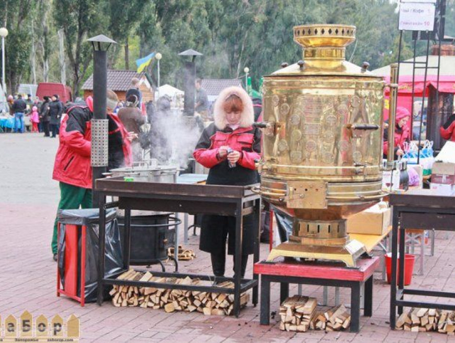 В Бердянске автомобилистов напоят чаем из 200-литрового самовара