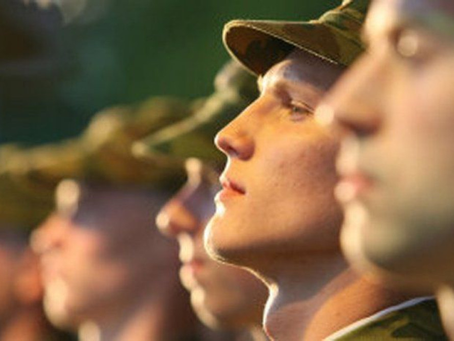 В Запорожье 300 юношей отправились на службу в армию