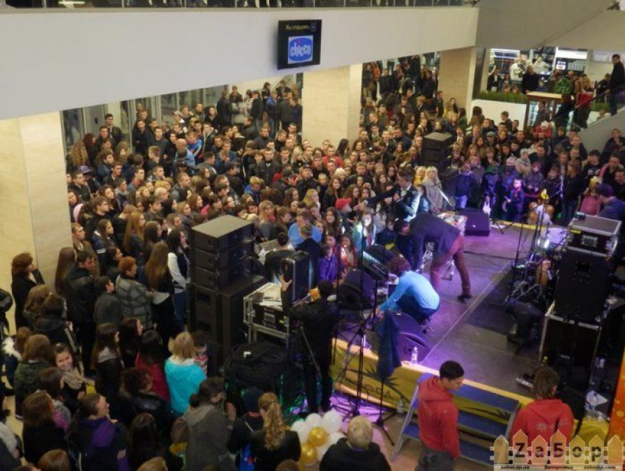 В Запорожье на концерте в "Авроре" убежала певица группы "Реал О"