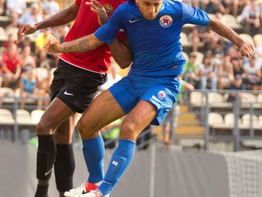 В Запорожье прямо на футбольном поле спасали жизнь футболисту