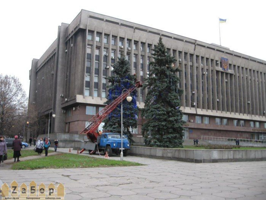 Запорожье наряжают к Новому году