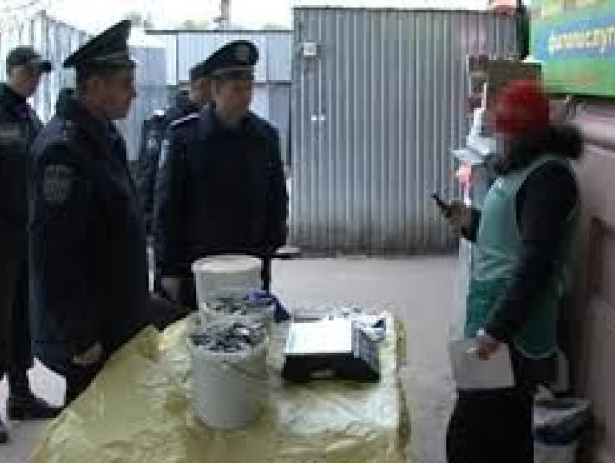 Запорожская милиция собрала на рынках продукты для поездки на Евромайдан в Киев